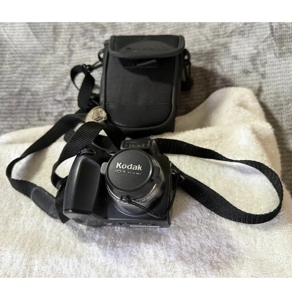 Kodak EasyShare Z740 Digital Camera 5.0MP 10x Optical Zoom Black with Case